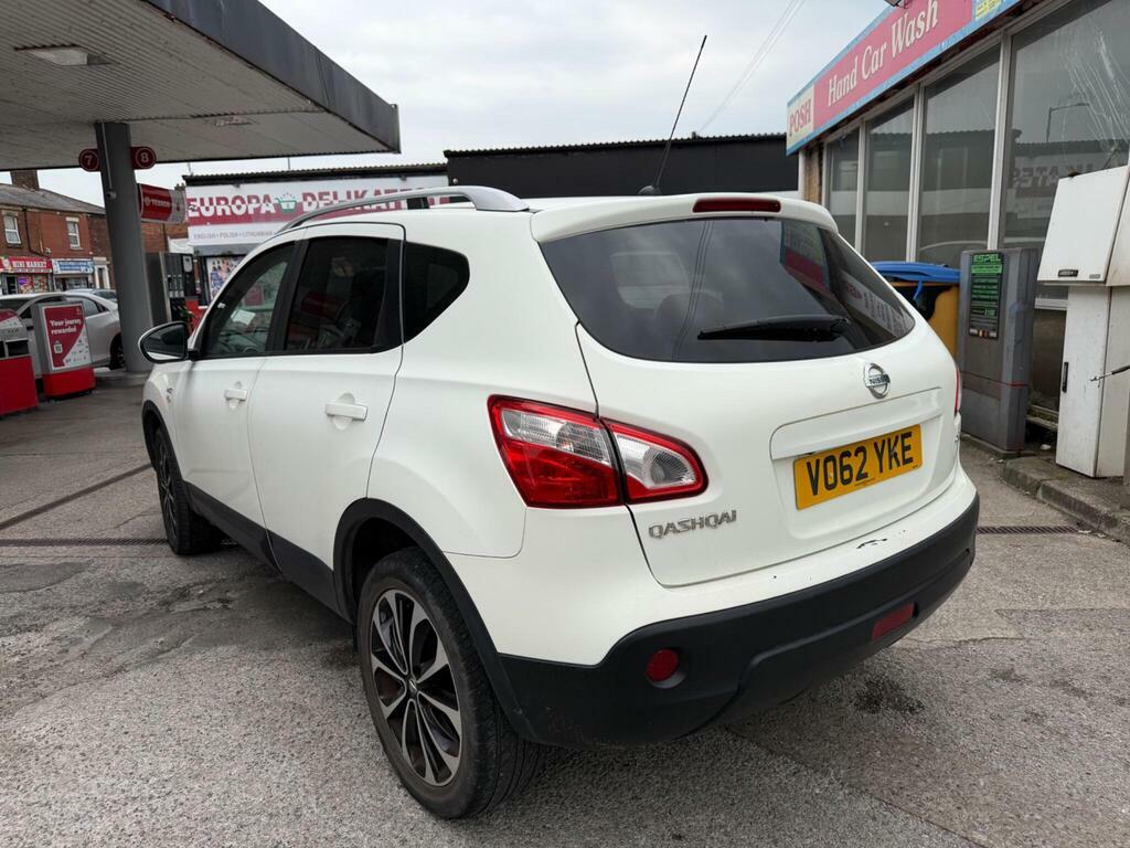 Nissan Qashqai Hatchback Red #6