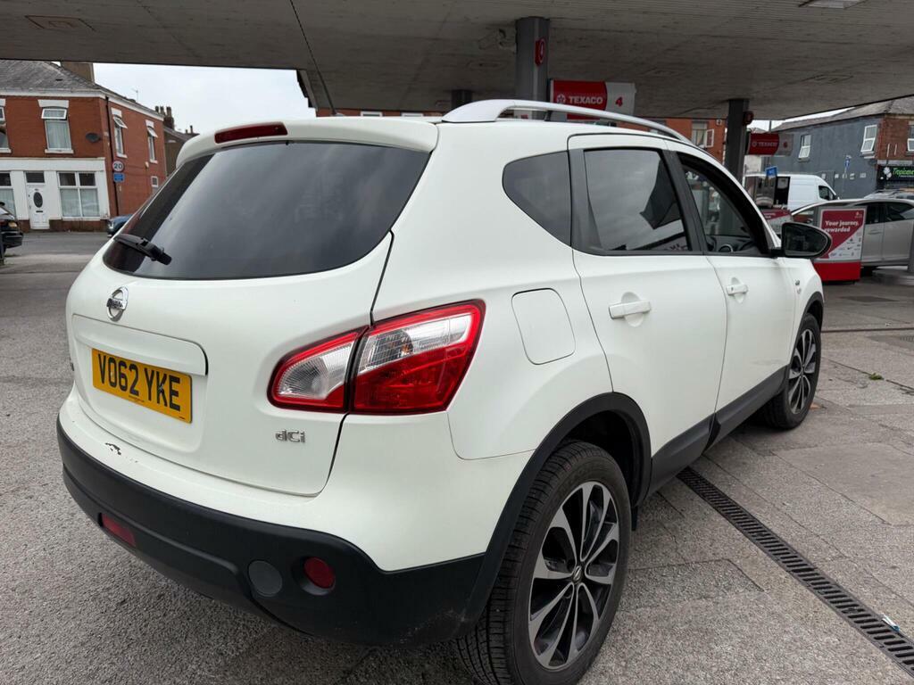 Nissan Qashqai Hatchback Red #8