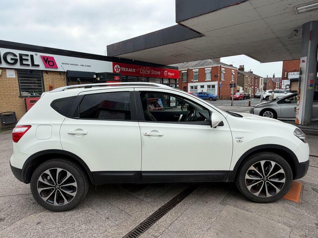 Nissan Qashqai Hatchback Red #5
