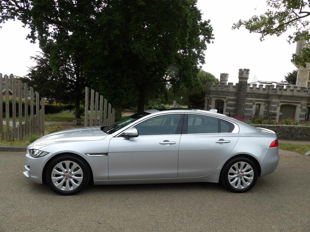 Jaguar XE 2.0D Prestige Saloon Euro 6 Ss Silver #5