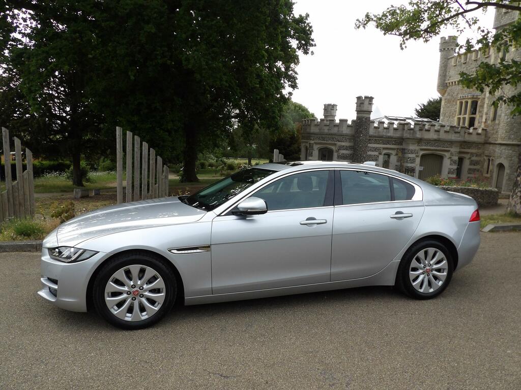 Jaguar XE 2.0D Prestige Saloon Euro 6 Ss Silver #4