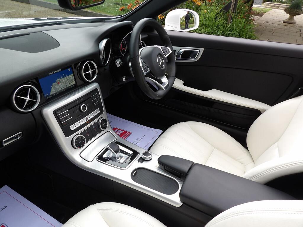 Mercedes-Benz SLC 2.0 Slc200 Amg Line Convertible G-troni White #5