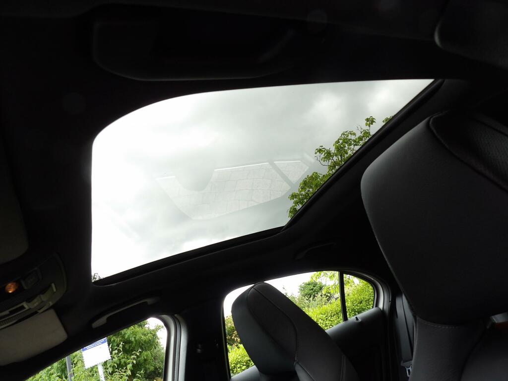 Mercedes-Benz A Class 1.6 A160 Amg Line Premium Plus Hatchback Pet DX67TJU White #2