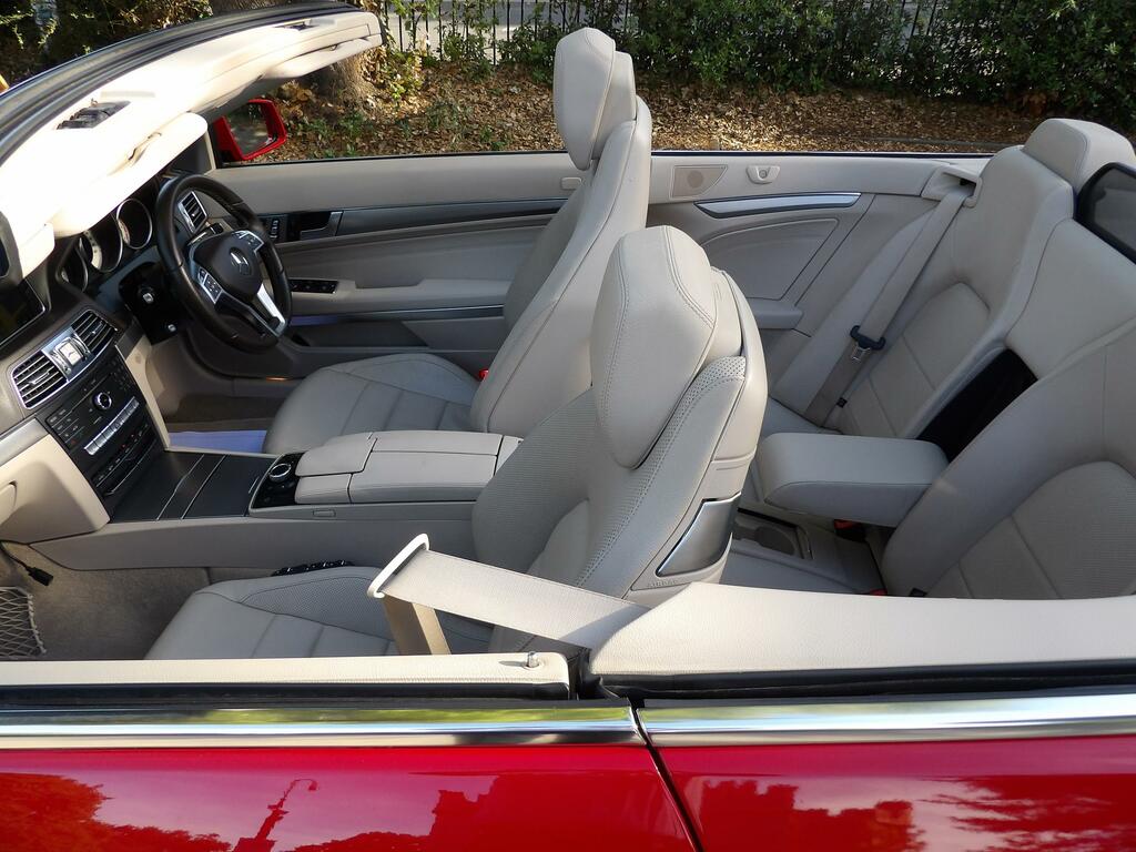 Mercedes-Benz E Class 2.1 E220 Bluetec Amg Line Premium Cabriolet Red #2