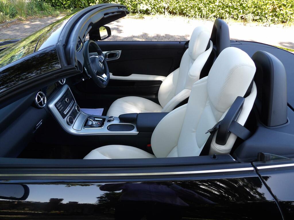 Mercedes-Benz SLC 1.6 Slc180 Amg Line Convertible G-troni Black #4