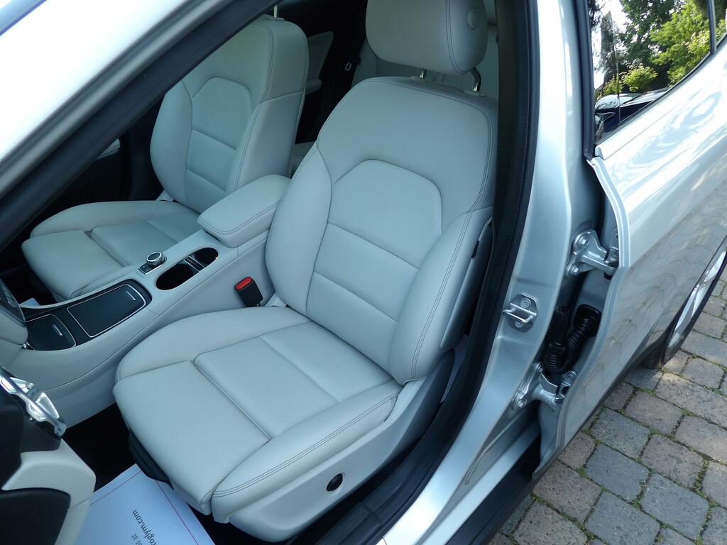 Mercedes-Benz GLA Class 2.1 Gla200d Sport Premium Plus Suv 7G Silver #3