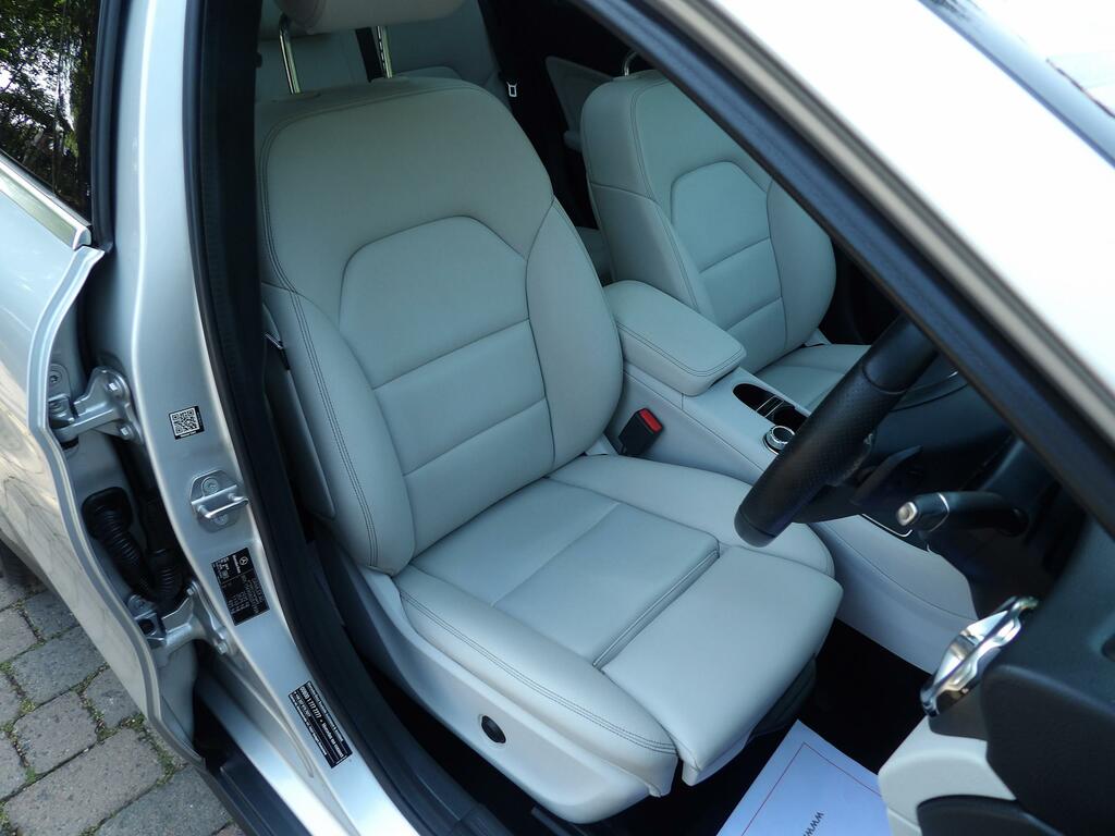 Mercedes-Benz GLA Class 2.1 Gla200d Sport Premium Plus Suv 7G Silver #4