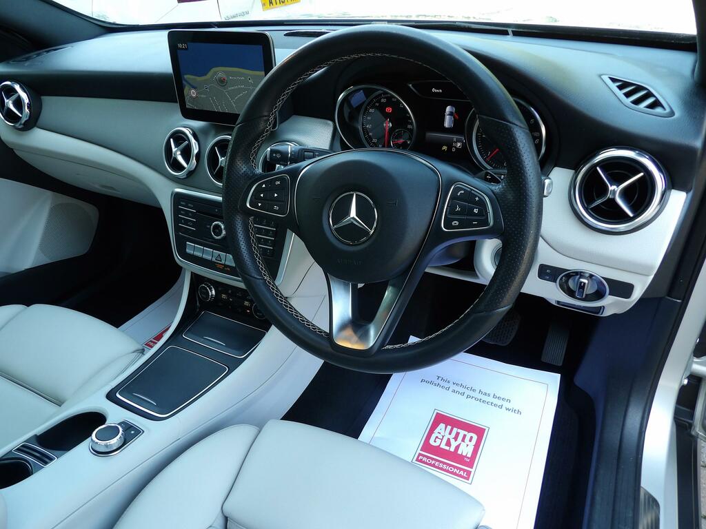 Mercedes-Benz GLA Class 2.1 Gla200d Sport Premium Plus Suv 7G Silver #5