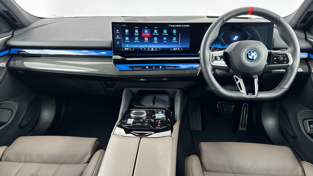 BMW i5 M Sport Black #4