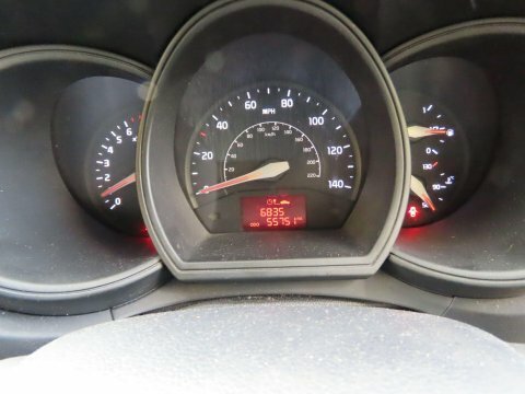 Kia RIO Hatchback White #7