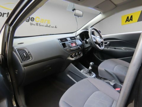 Kia RIO Hatchback White #8