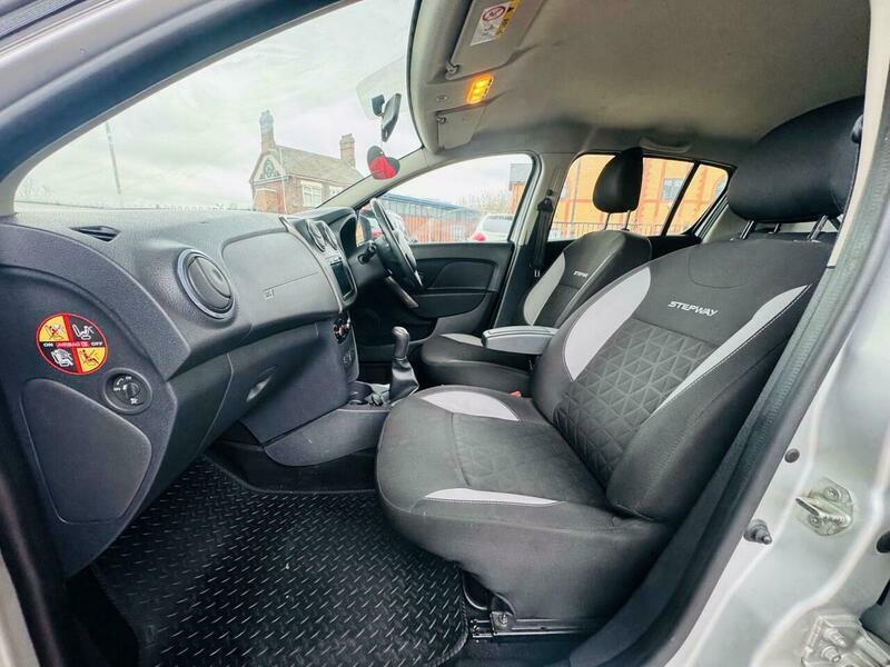 Dacia Sandero Access White #11