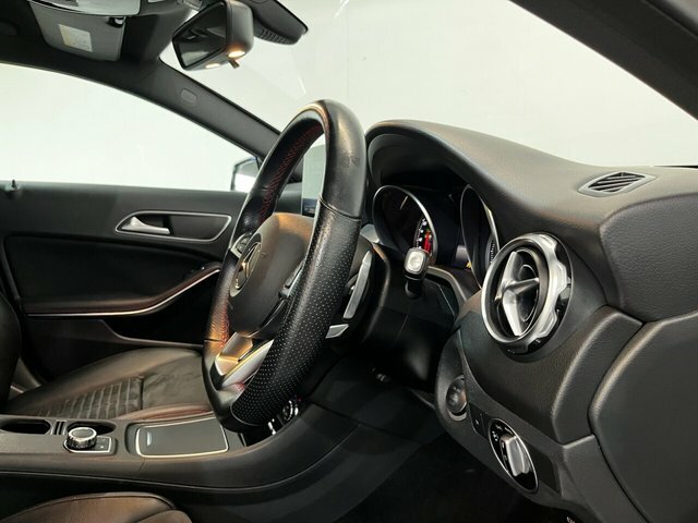 Mercedes-Benz GLA Class Gla 180 Urban Edition #17