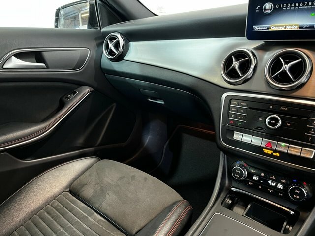 Mercedes-Benz GLA Class Gla 180 Urban Edition #26