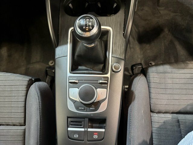 Audi A3 1.5 Tfsi Black Edition Grey #13