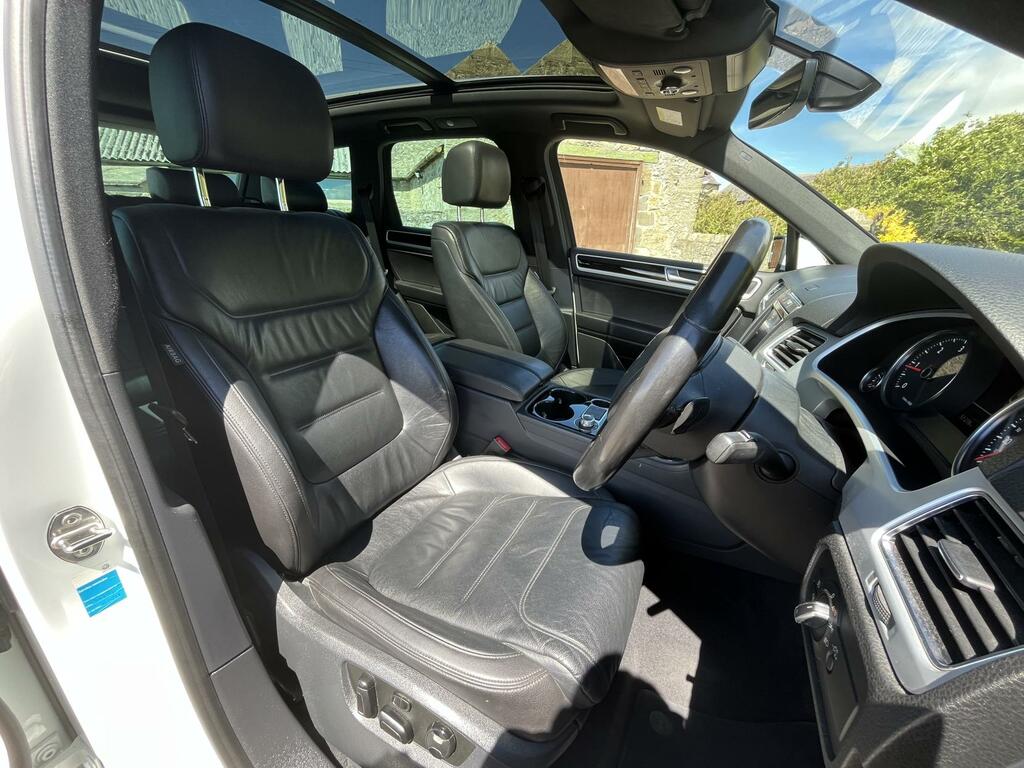 Volkswagen Touareg R-line Plus White #2