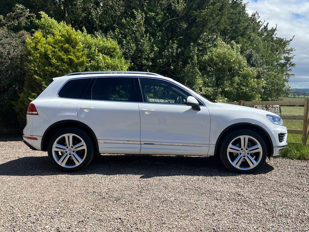Volkswagen Touareg R-line Plus White #3