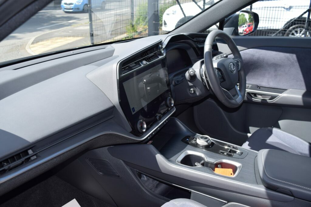 Lexus RZ 300E 71.4Kwh Premium Plus Blue #38