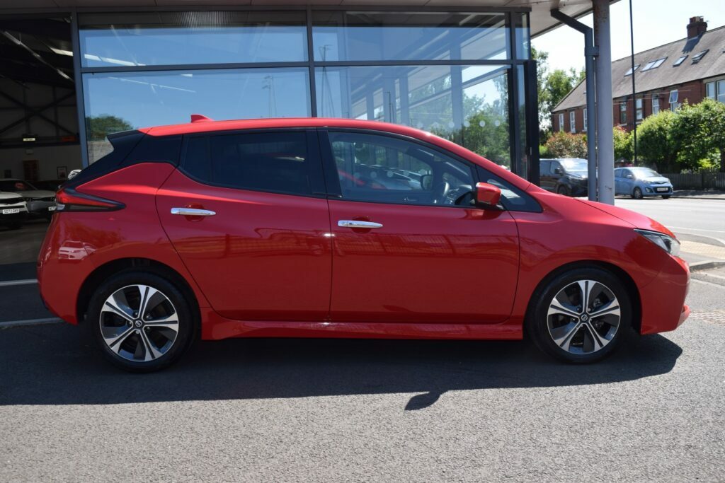 Nissan Leaf 110Kw 40Kwh N-connecta Red