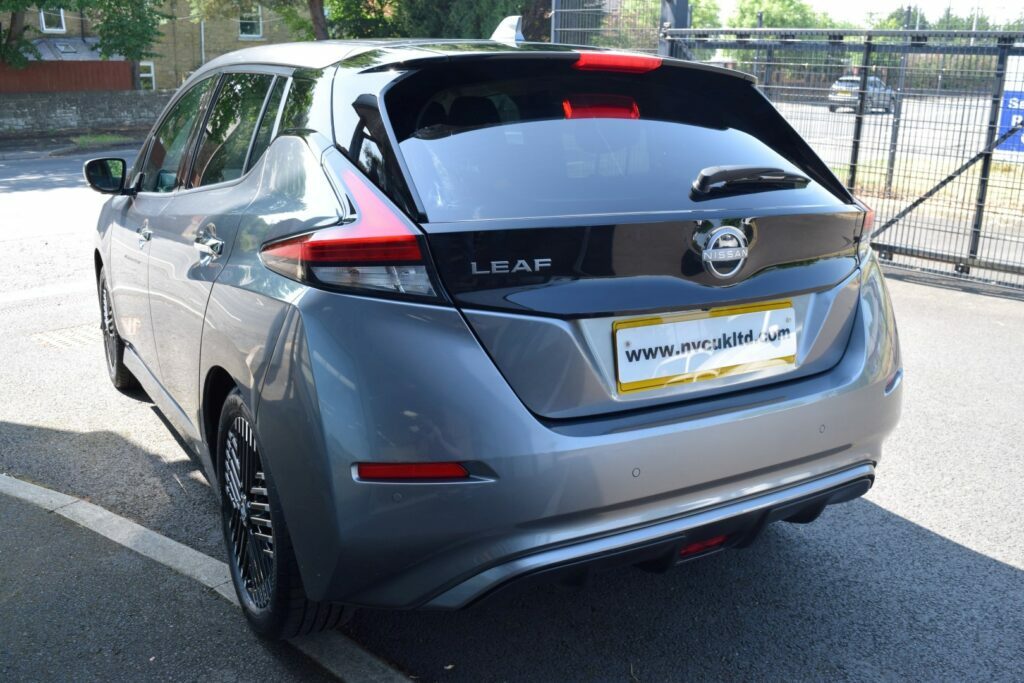 Nissan Leaf 110Kw N-connecta 39Kwh 22022 Silver #8