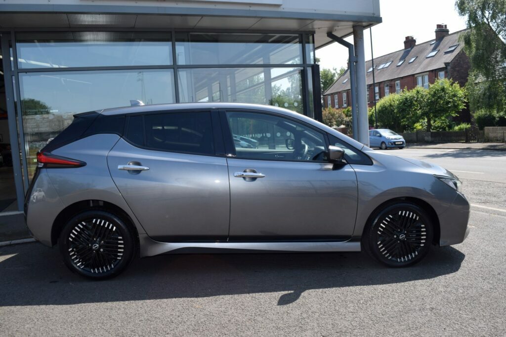 Nissan Leaf 110Kw 39Kwh N-connecta Grey #2
