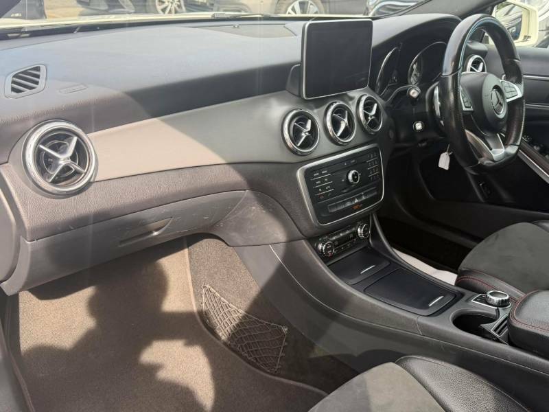 Mercedes-Benz GLA Class Gla 200 Se - Suv 5 Seats Grey #14