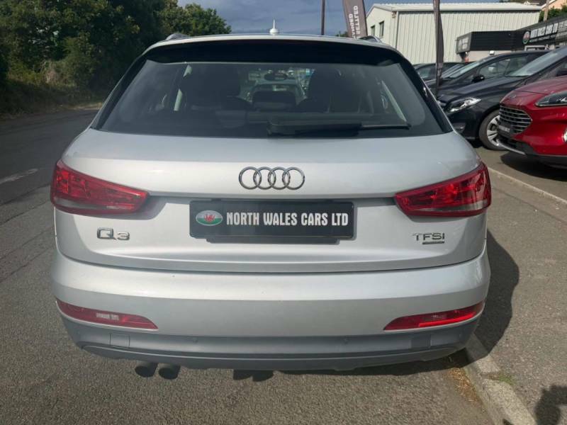 Audi Q3 Suv 2.0 White #9