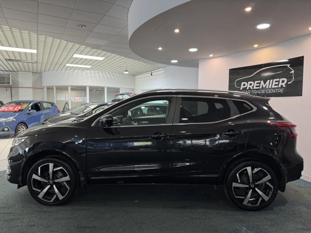 Nissan Qashqai 1.5 Dci 115 Tekna CX19UUN Black #3