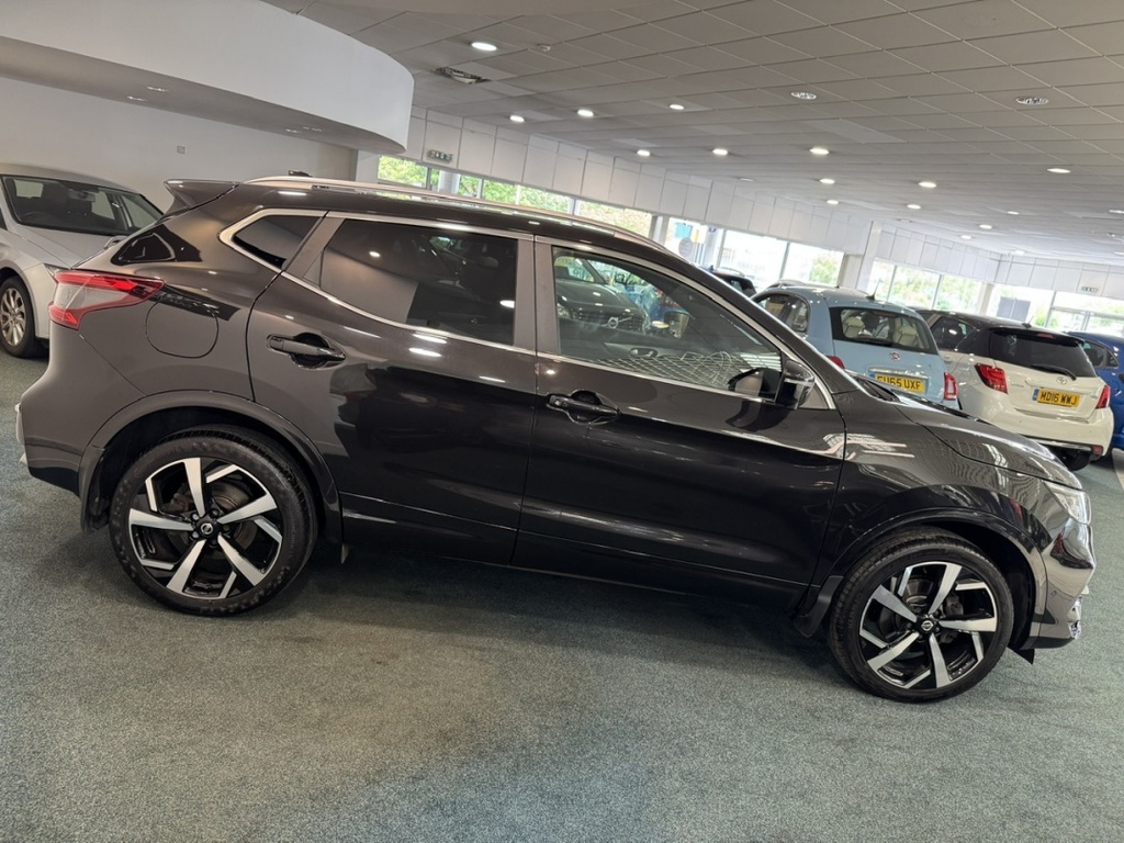 Nissan Qashqai 1.5 Dci 115 Tekna CX19UUN Black #5