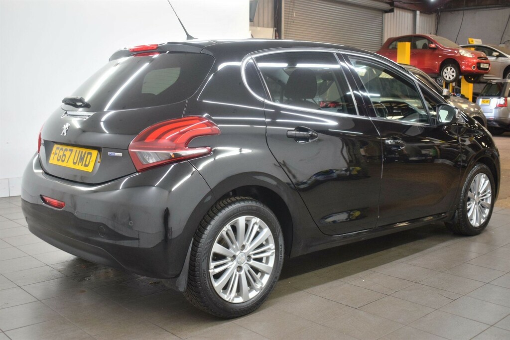 Peugeot 208 1.2 Puretech Allure Euro 6 FG67UMD Black #2