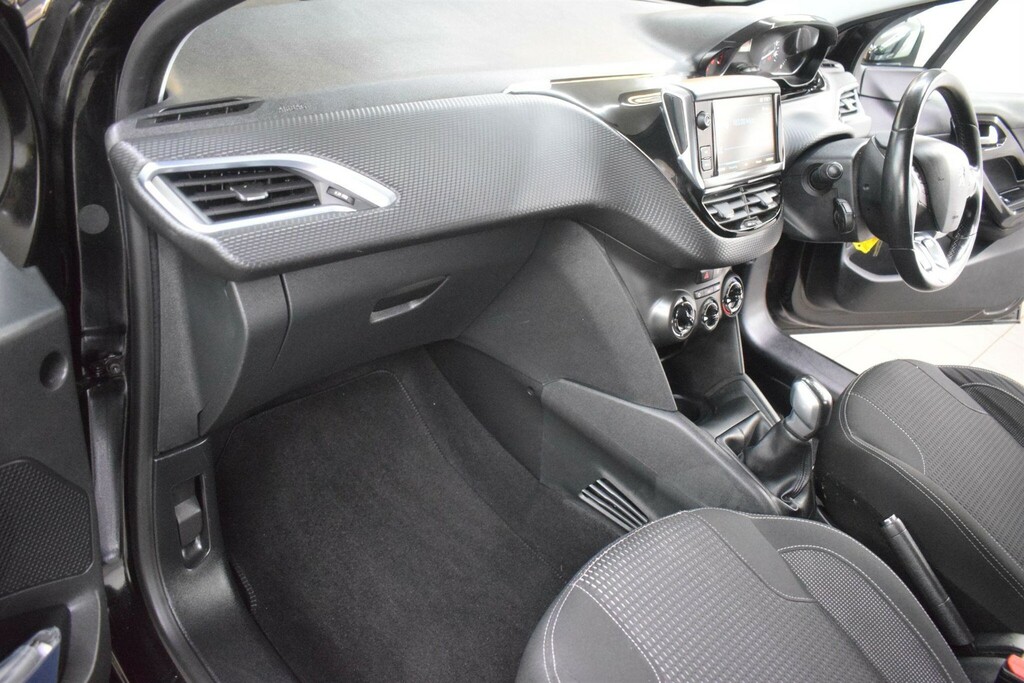 Peugeot 208 1.2 Puretech Allure Euro 6 FG67UMD Black #3