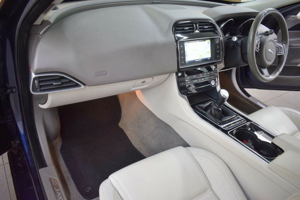 Jaguar XE 2.0D Prestige Euro 6 Ss Blue #3