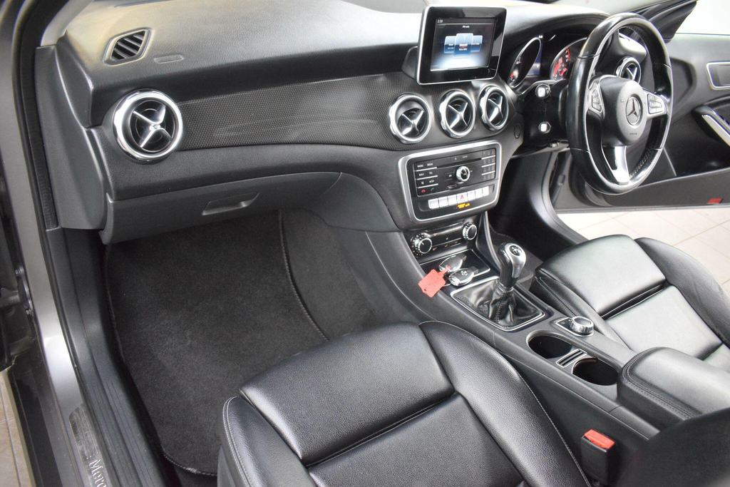 Mercedes-Benz GLA Class 1.6 Se Euro 6 Ss WF68WXO Grey #3