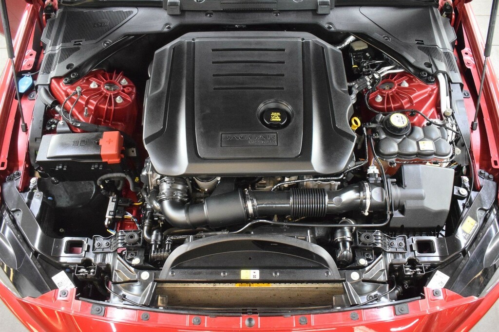 Jaguar XE 2.0D Se Euro 6 Ss Red #4