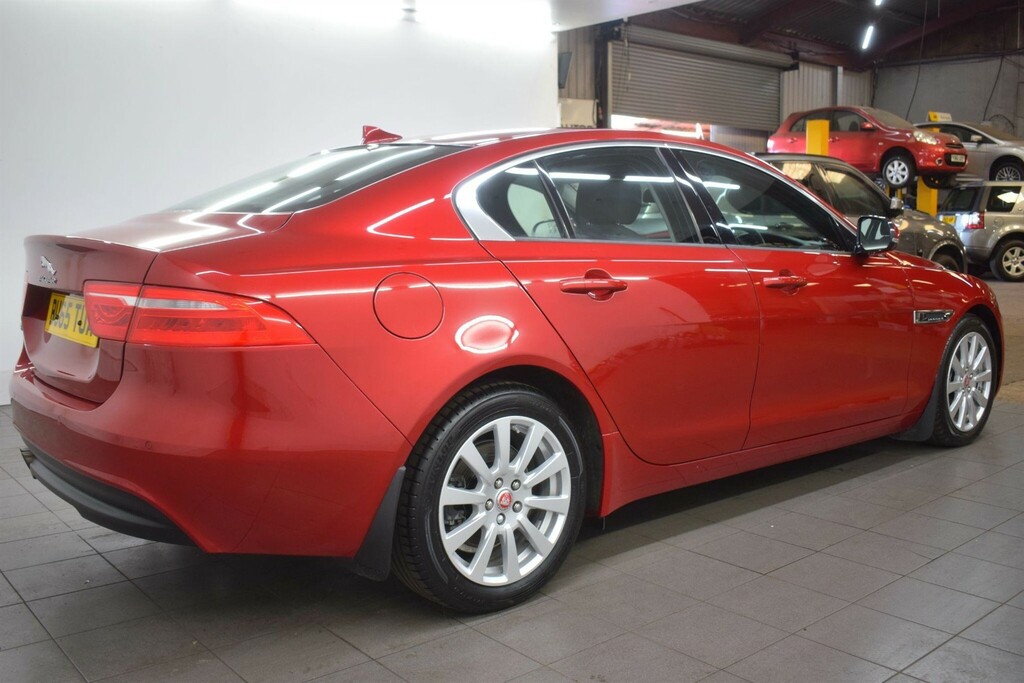Jaguar XE 2.0D Se Euro 6 Ss Red #2