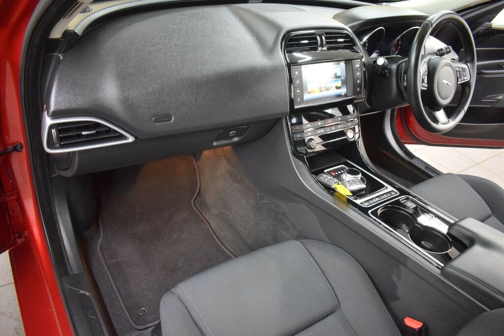 Jaguar XE 2.0D Se Euro 6 Ss Red #3