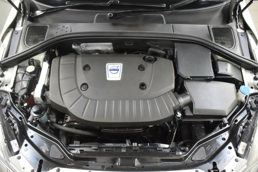 Volvo XC60 2.4 D5 R-design Geartronic Awd Euro 5 WNZ2101 White #4