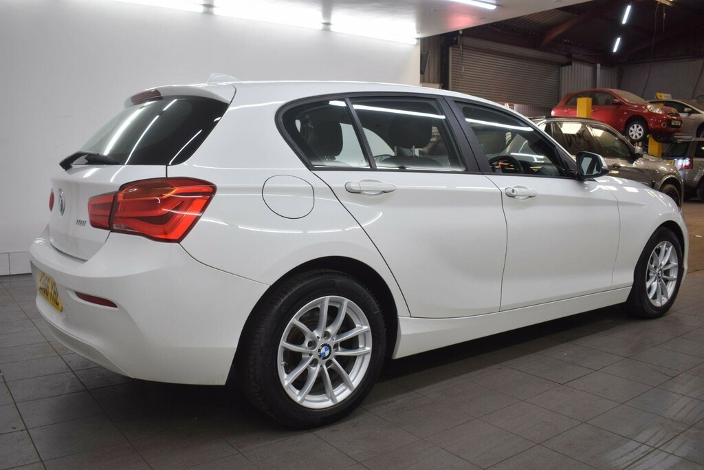 BMW 1 Series 1.5 118I Se Euro 6 Ss LR66YHL White #2