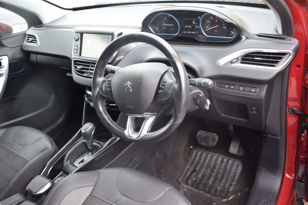 Peugeot 2008 1.2 Puretech Allure Eat Euro 6 Ss NRZ5300 Red #3
