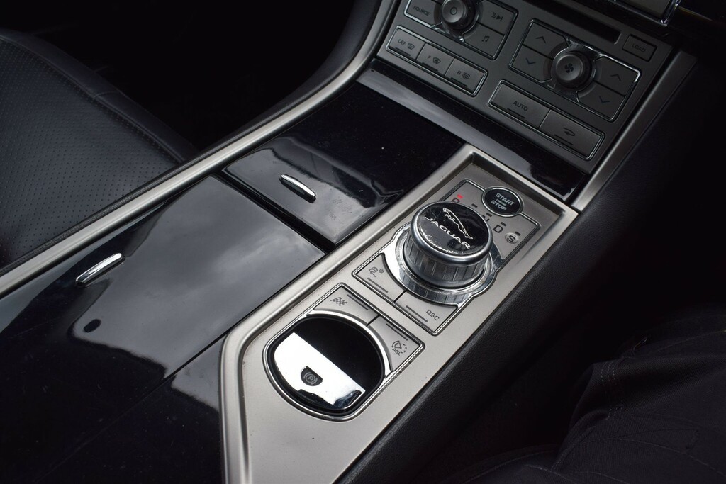 Jaguar XF 3L Premium Luxury Grey #35