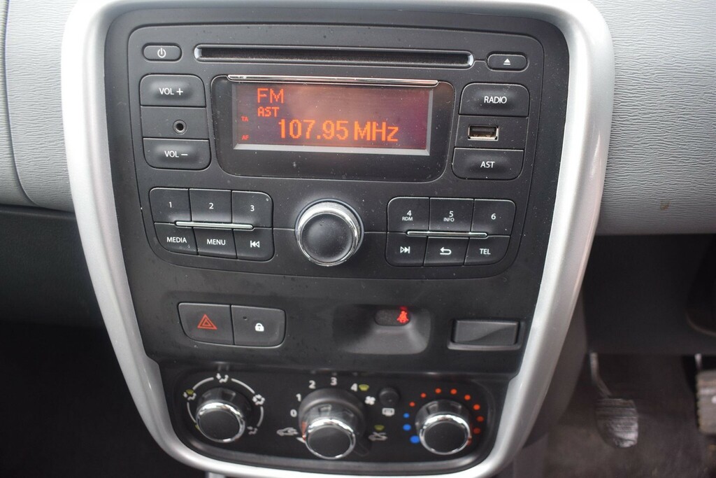 Dacia Duster Suv BV15LWY White #4