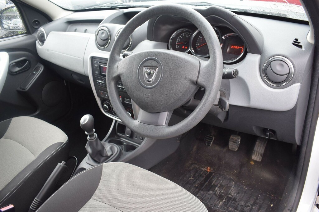 Dacia Duster Suv BV15LWY White #3
