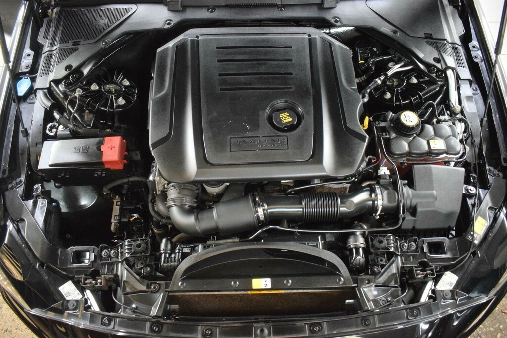 Jaguar XE 2.0D R-sport Euro 6 Ss Black #4