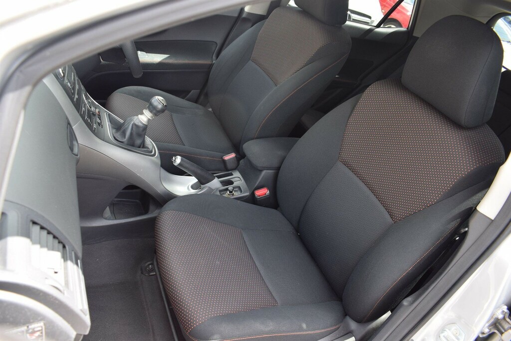 Toyota Auris Hatchback 1.33 Black #23