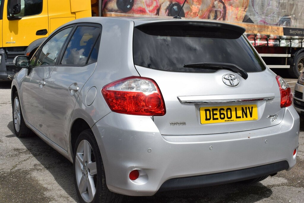 Toyota Auris Hatchback 1.33 Black #16