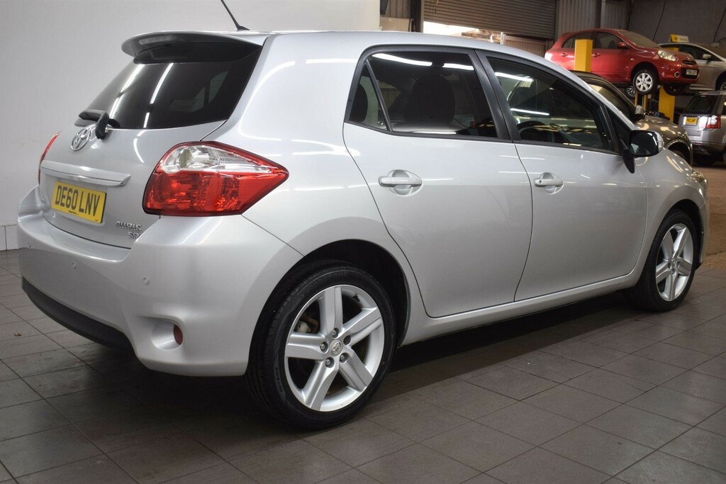 Toyota Auris 1.6 V-matic Sr Euro 5 Silver #2