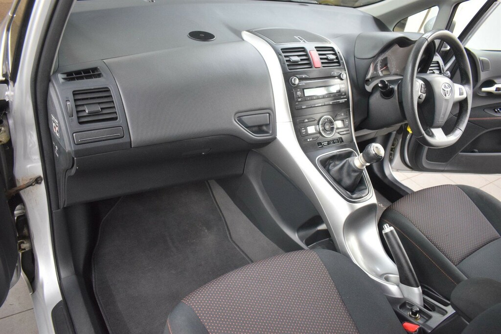 Toyota Auris 1.6 V-matic Sr Euro 5 Silver #3