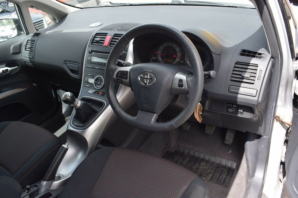 Toyota Auris 1.6 V-matic Sr Euro 5 Silver #3