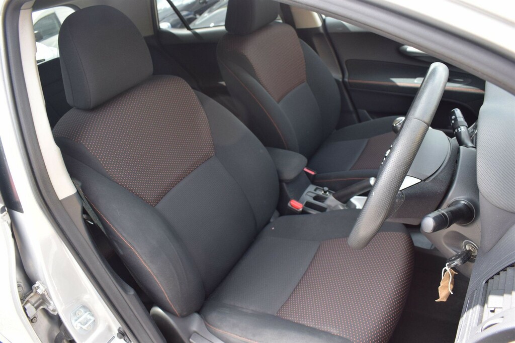 Toyota Auris Hatchback 1.33 Black #19