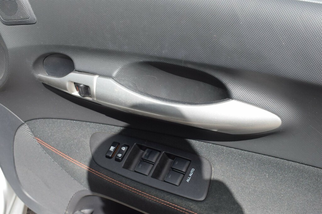 Toyota Auris Hatchback 1.33 Black #26
